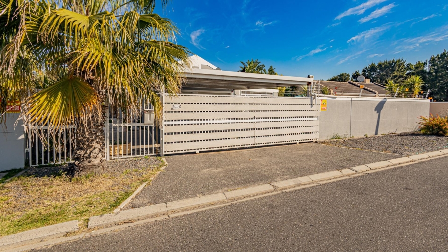 3 Bedroom Property for Sale in Sunningdale Western Cape